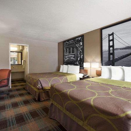 Super 8 by Wyndham Salinas Motel Bagian luar foto