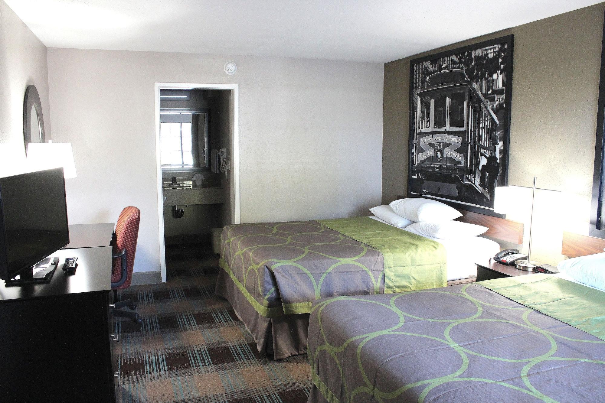 Super 8 by Wyndham Salinas Motel Bagian luar foto