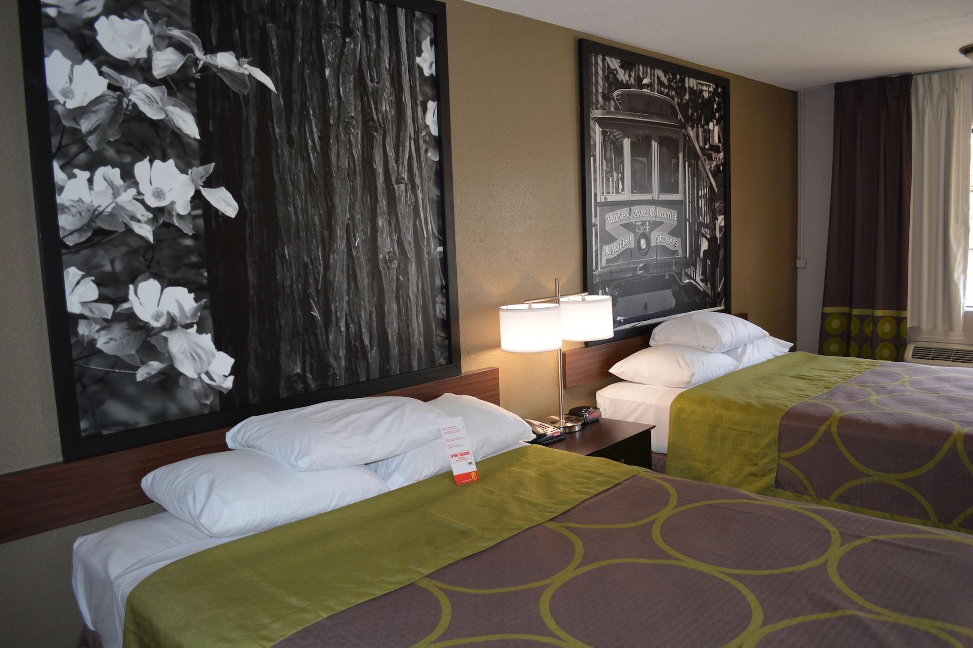 Super 8 by Wyndham Salinas Motel Bagian luar foto