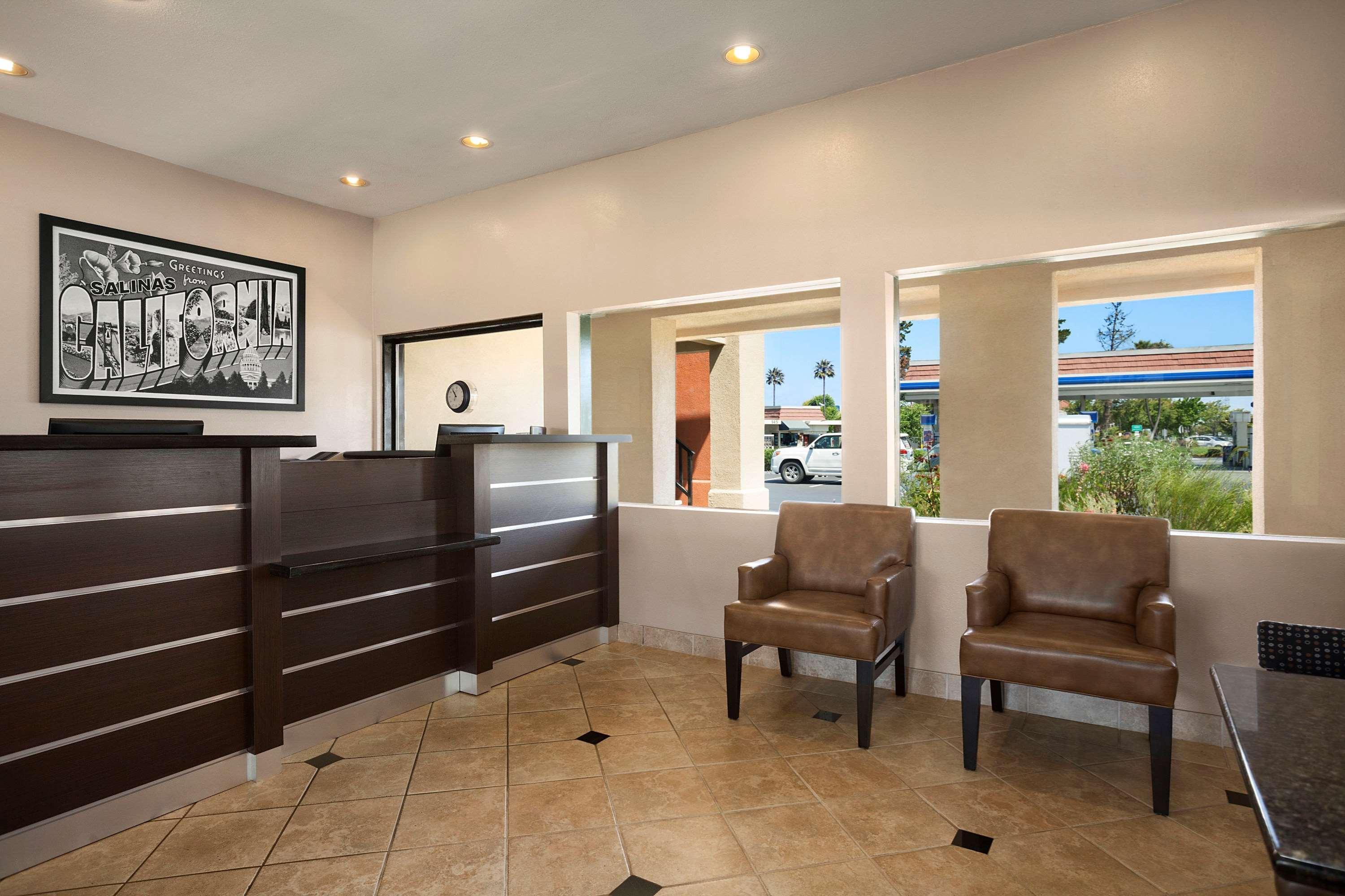 Super 8 by Wyndham Salinas Motel Bagian luar foto