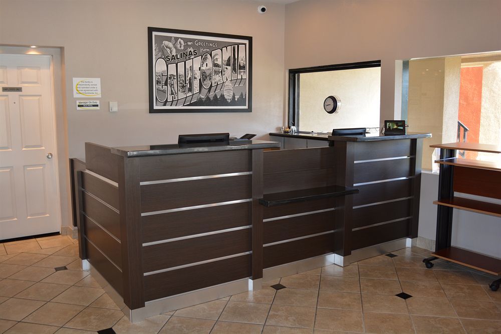 Super 8 by Wyndham Salinas Motel Bagian luar foto